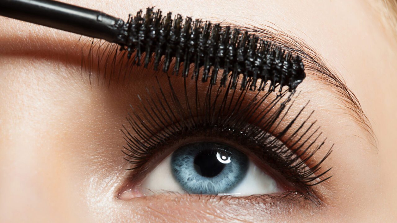 Waterproof mascara how it works and how to get it off 1280x720 1